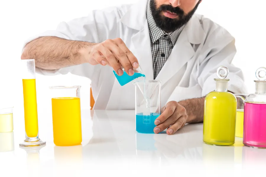 Desenvolvimento e teste de amostras em laboratório técnico.