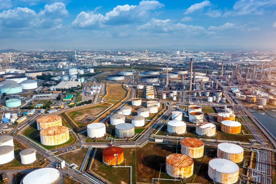 Vista aérea de planta industrial química.